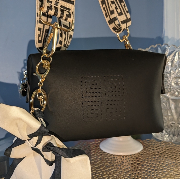 Givenchy - Picture 6 of 13